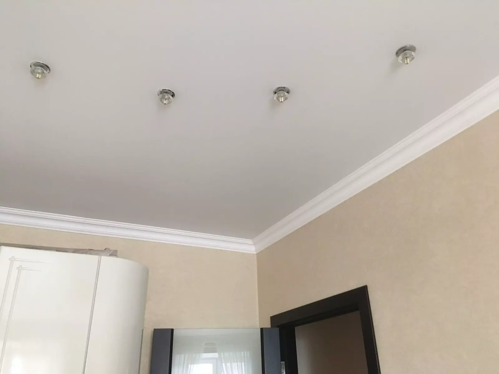 Матовый натяжной потолок в квартиру — Воткинск, Азина, 290, фото 1